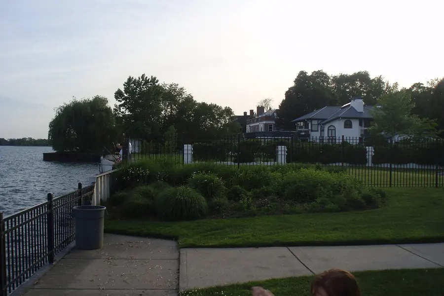 Grosse Pointe & the Lakeshore, Detroit