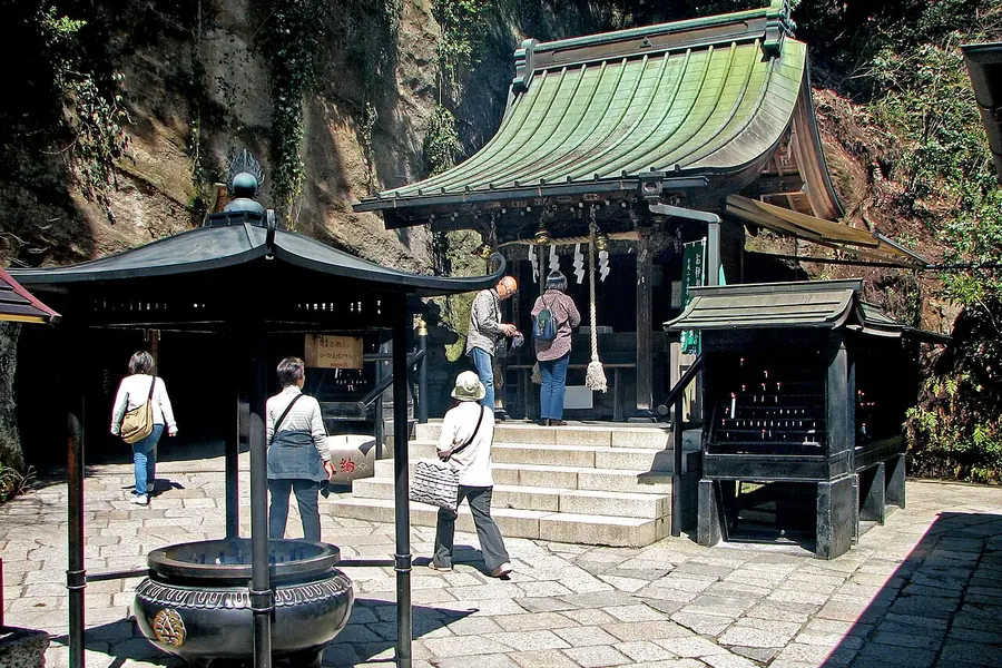 Zeniarai Benten Shrine, Kamakura