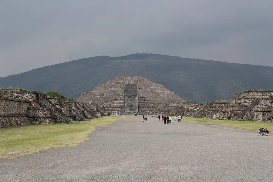Avenue of the Dead + Pyramid of the Moon, Mexico City