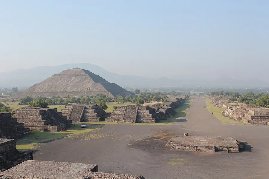 Avenue of the Dead + Pyramid of the Moon, Mexico City