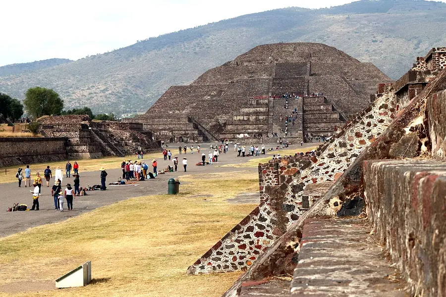 Avenue of the Dead + Pyramid of the Moon, Mexico City