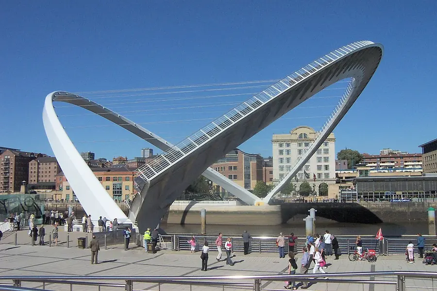 Gateshead Millennium Bridge, Newcastle