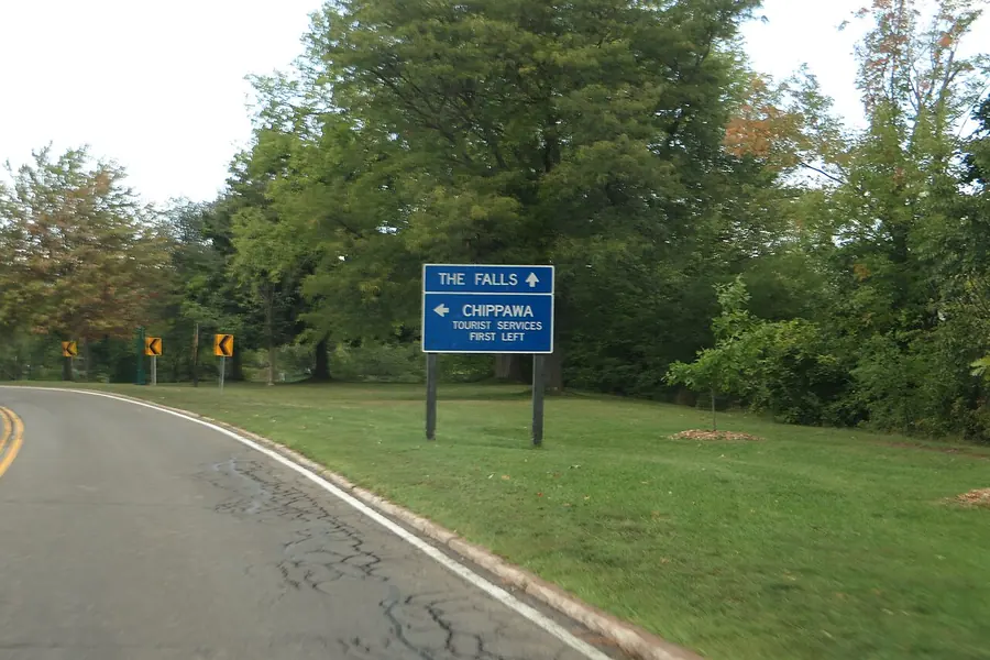 Niagara-on-the-Lake, Niagara Falls