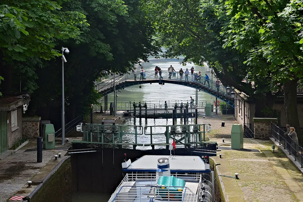 Canal Saint-Martin (Quai de Valmy walk), Paris