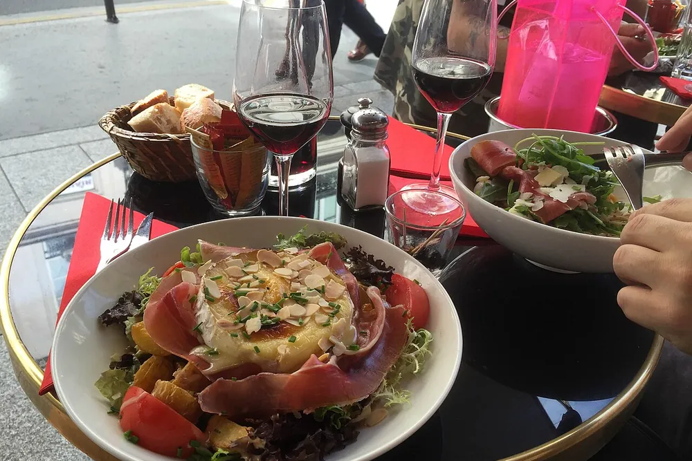 Le Marais — Place des Vosges + Rue des Rosiers, Paris