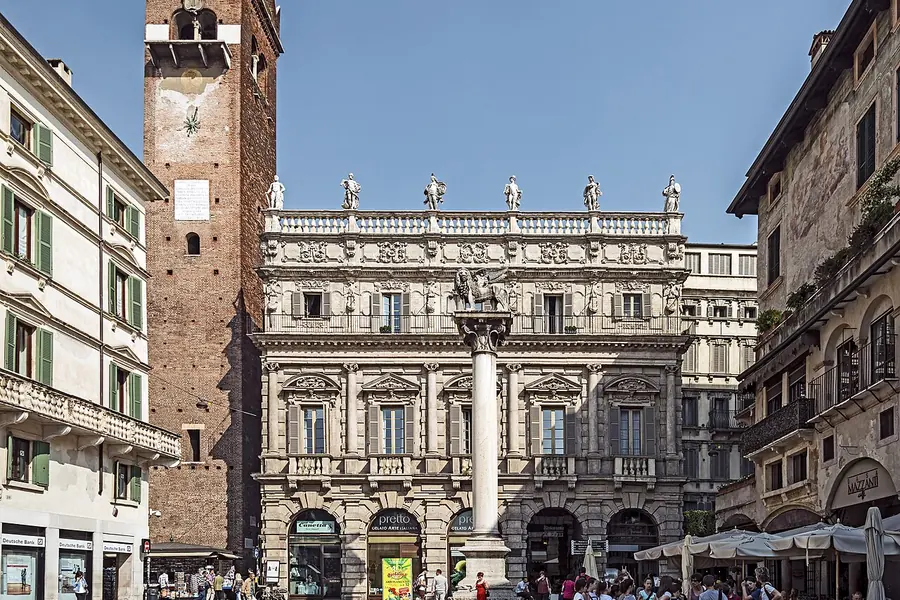 Piazza delle Erbe, Verona