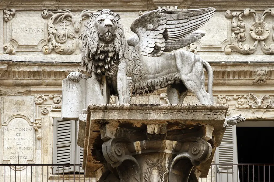 Piazza delle Erbe, Verona